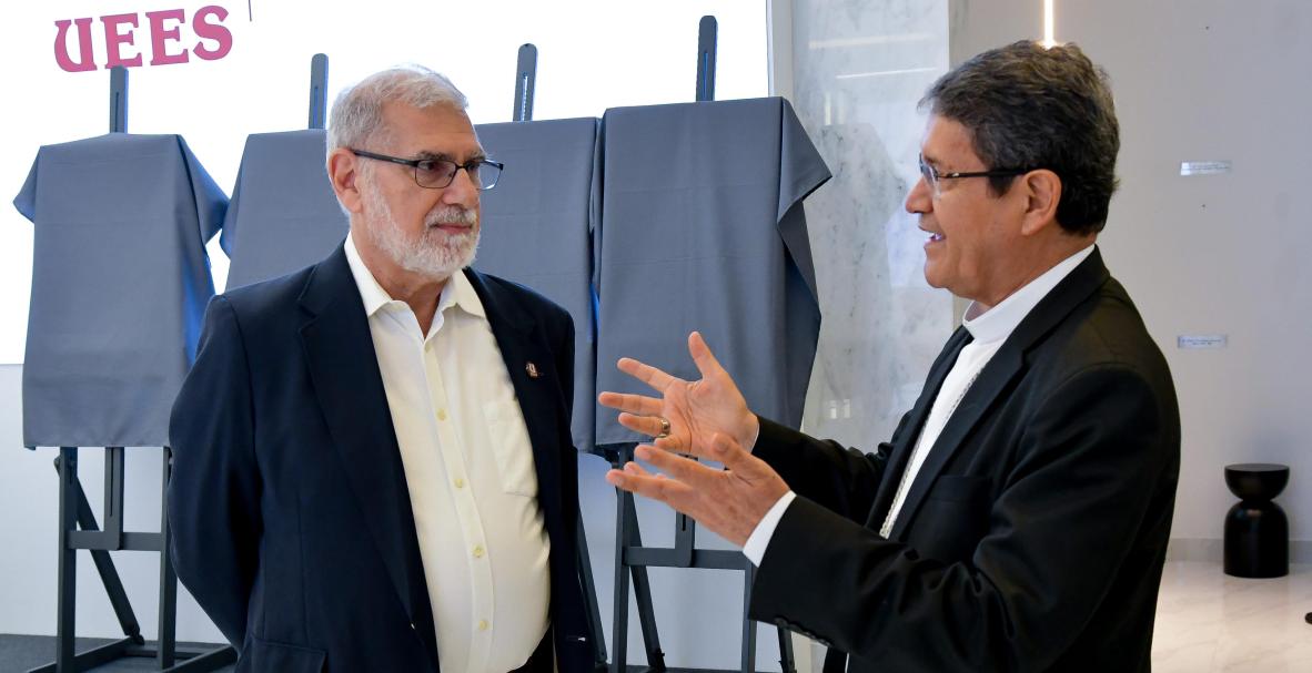 UEES: Develizamiento de retratos de exrectores