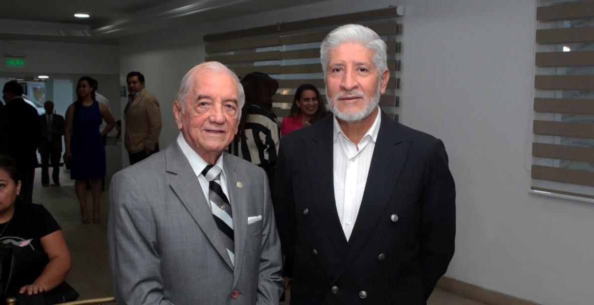 Alberto Molina presenta su libro 'Para refrescar la memoria'