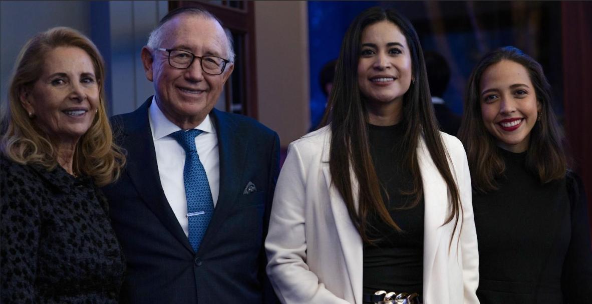 Conversatorio del dr. Hernán Pérez Loose, en el Club de la Unión de Quito