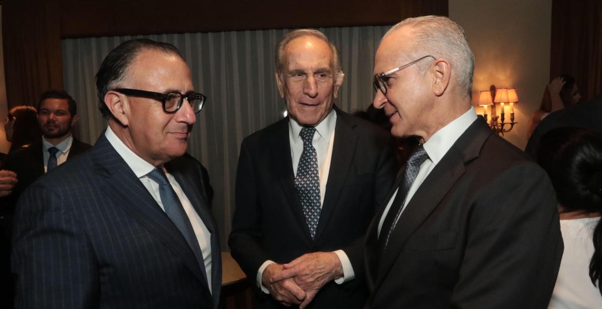 Xavier Simon Isaías. Condecoración de la Asamblea Nacional y Parlamento Andino.