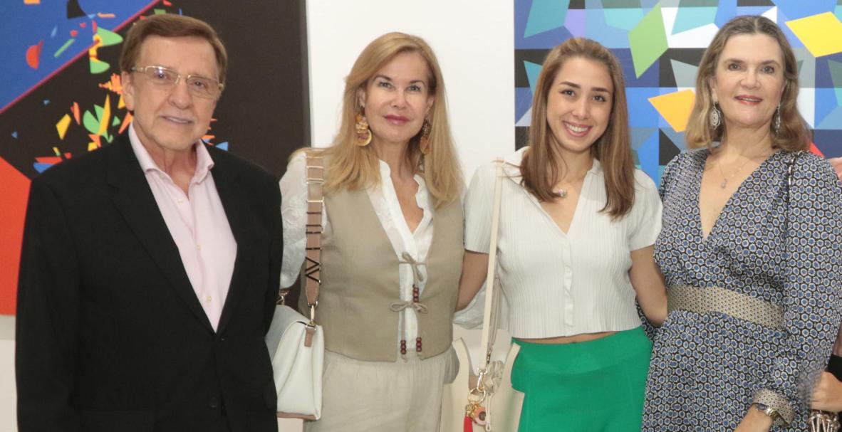 José Antonio Cauja y Natasha Demtchenko, exposición El tiempo en la memoria (Guayaquil Country Club)