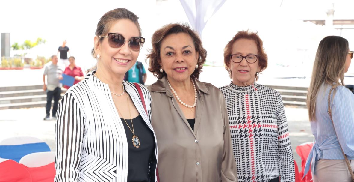 Ofrenda floral por 203.º aniversario de la independencia de América Central