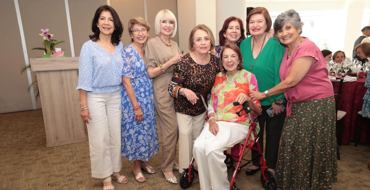 Reencuentro de exalumnas del Dolores Baquerizo