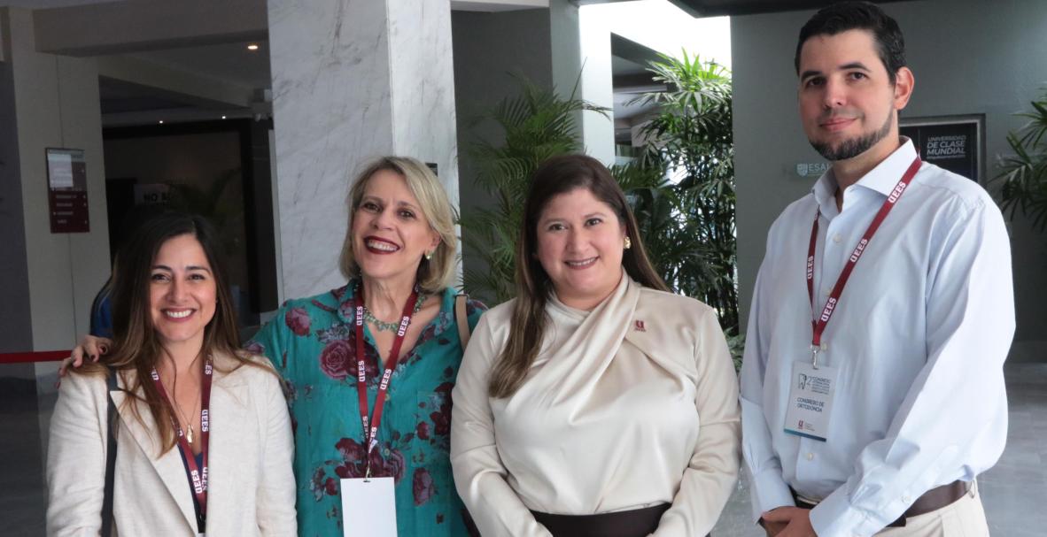 Condecoración a Dr. Charbel Saab en el Segundo Congreso Interacional de Especialiddes Odontológicas, de la UEES