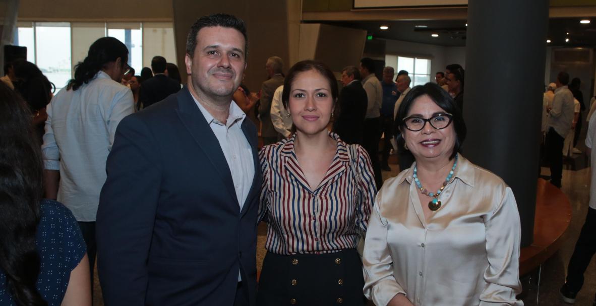 Florencio Compte lanza el libro 'Deconstruyendo a Guayaquil'