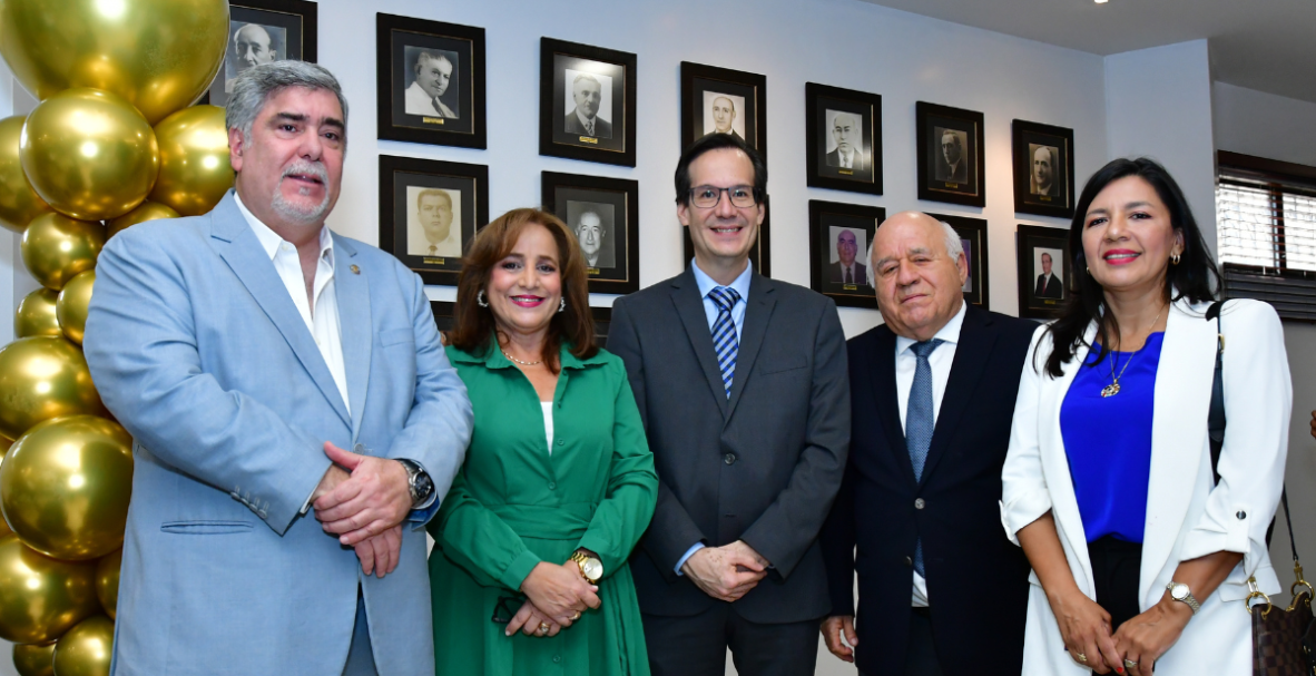 Cámara Española de Comercio. Aniversario 104