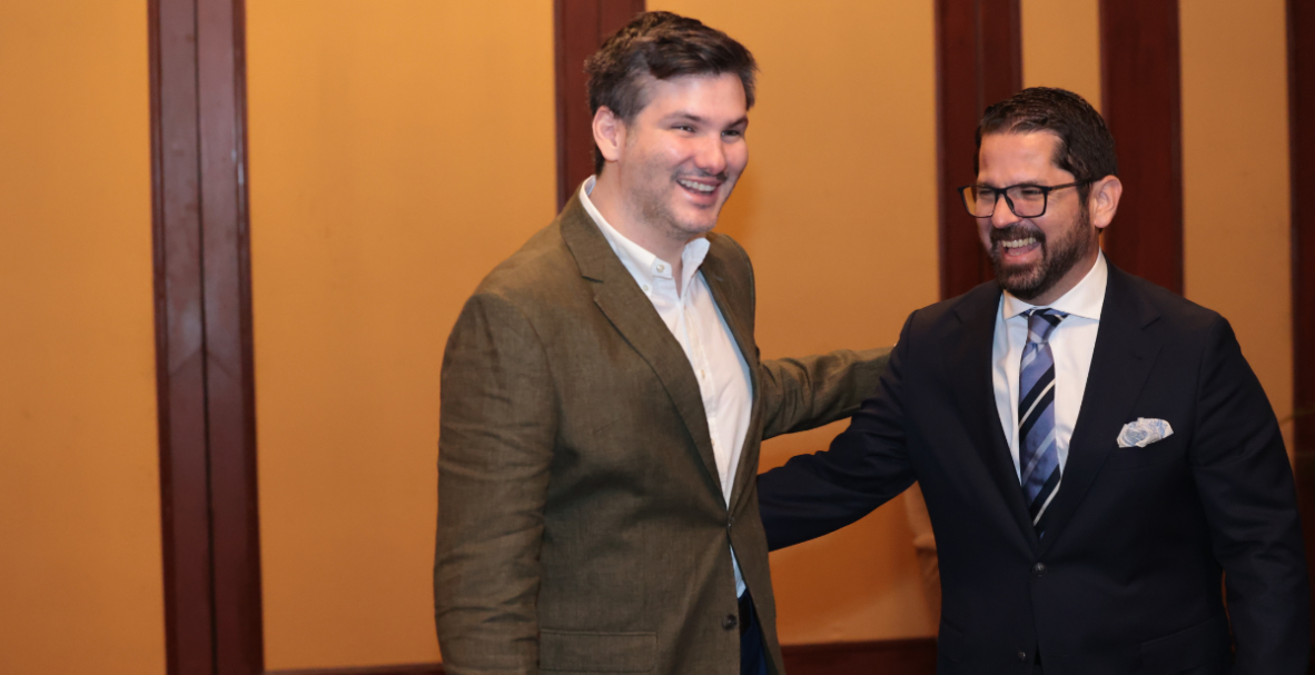 Mauricio Velandia ofrece charla sobre seguridad en el Bankers Club, con el auspicio de Diario EXPRESO