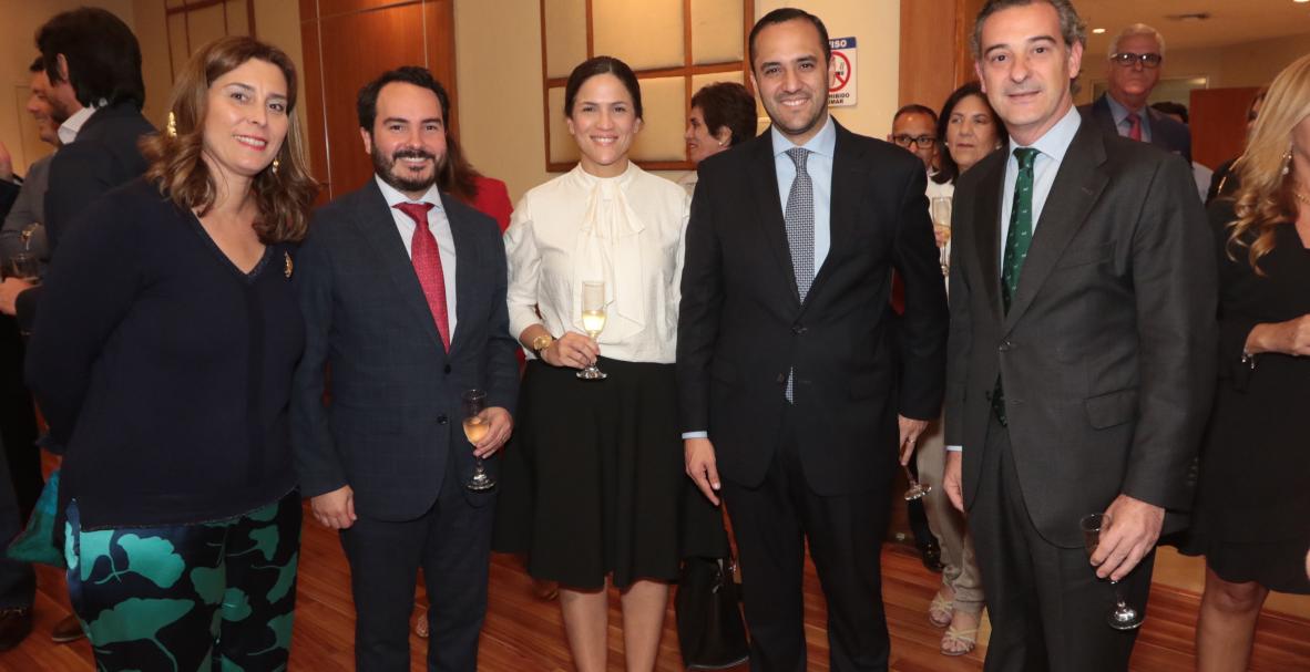 Condecoración al Mérito en grado de Caballero a Galo Martínez Leisker. El director de diario EXPRESO junto al presidente de la República, Guillermo Lasso Mendoza.