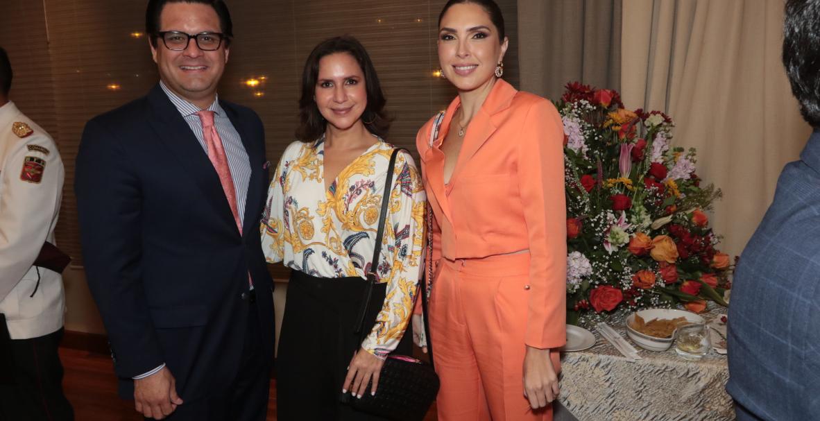 Condecoración al Mérito en grado de Caballero a Galo Martínez Leisker. El director de diario EXPRESO junto al presidente de la República, Guillermo Lasso Mendoza.