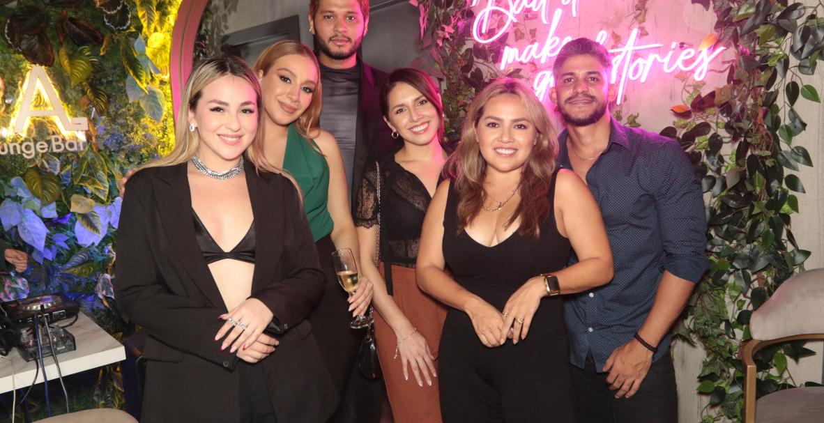 Gala Alvear, Fernanda Vélez, Werner Mujica, Ligia Gómez Gabriela Gómez y Orestes Cárdenas.