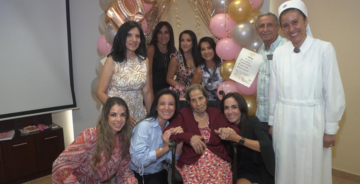 Cumpleaños 103 de Aída Sánchez Cornejo