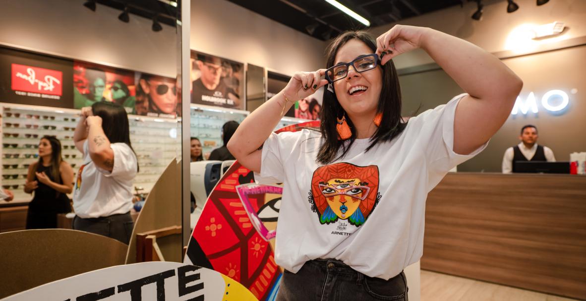 Arnette presenta su colección con Carla Bresciani