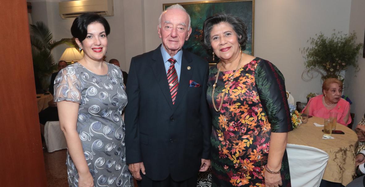 Cambio de directiva Rotario Guayaquil Moderno