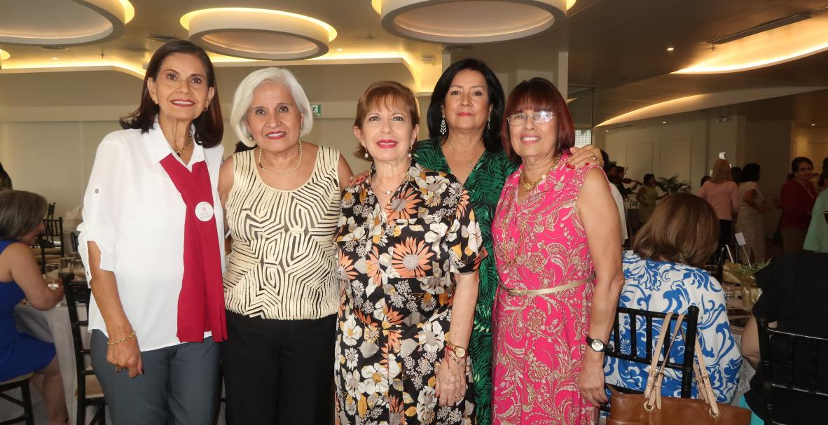 Reunión Siempre en Septiembre, del colegio Dolores Baquerizo