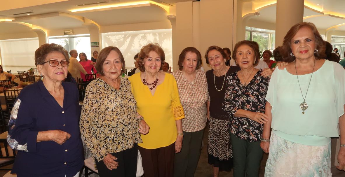 Reunión Siempre en Septiembre, del colegio Dolores Baquerizo
