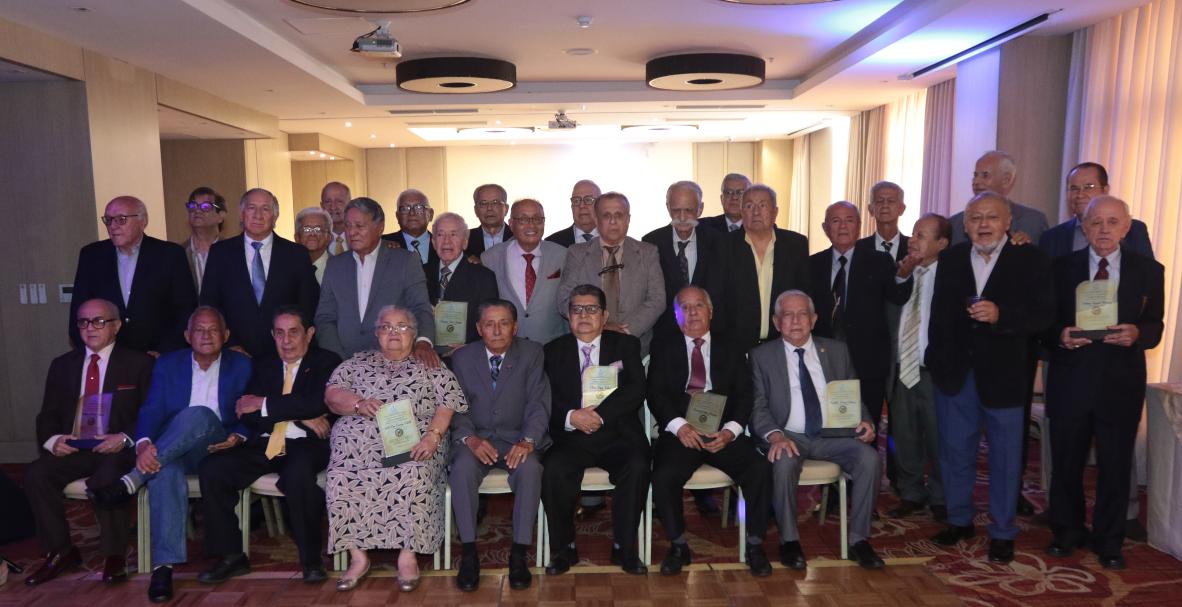 50 años de graduados Ingeniería Civil de U. de Guayaquil
