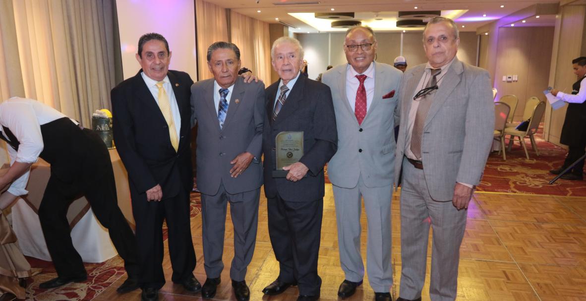 50 años de graduados Ingeniería Civil de U. de Guayaquil