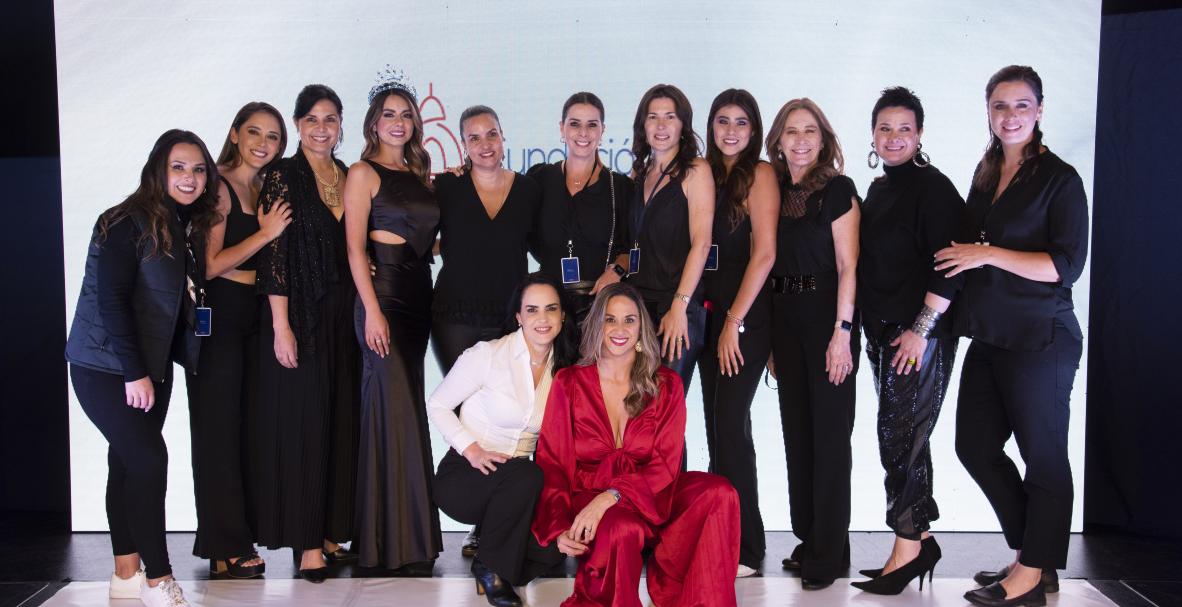 Desfile Contrastes de la Fundación Reina de Quito