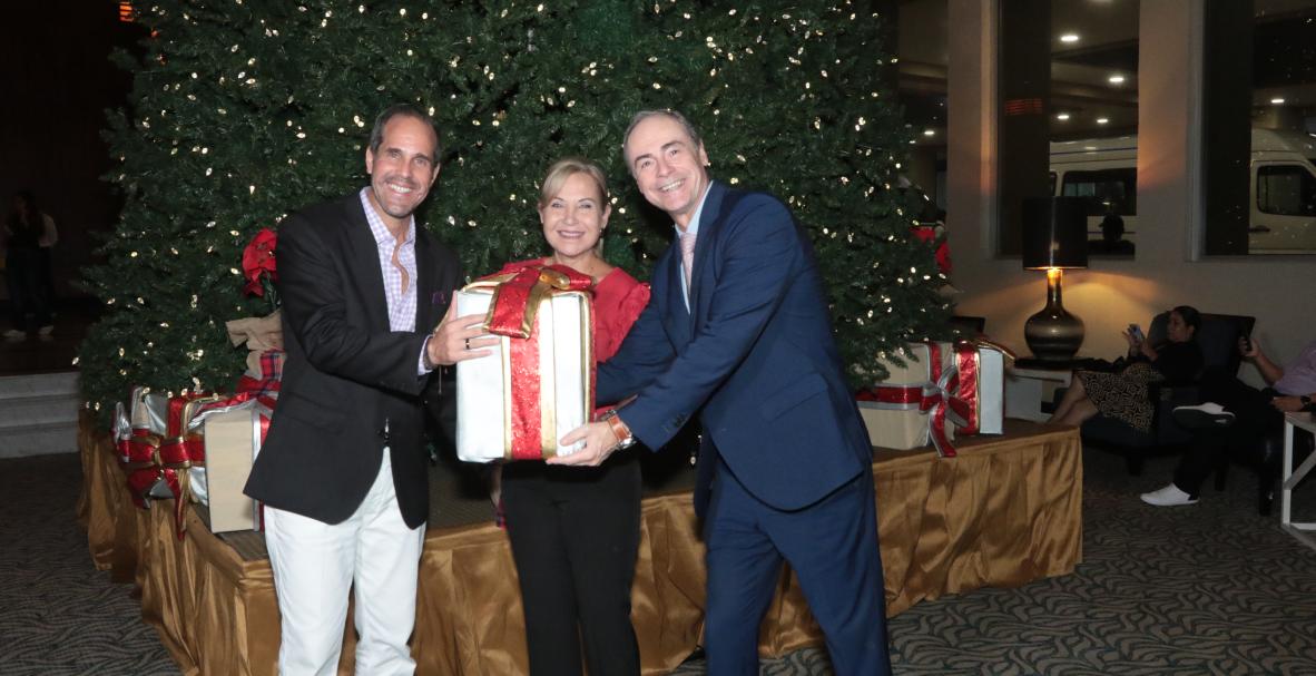 Encendida del Árbol de Navidad en el Hilton Colón Guayaquil