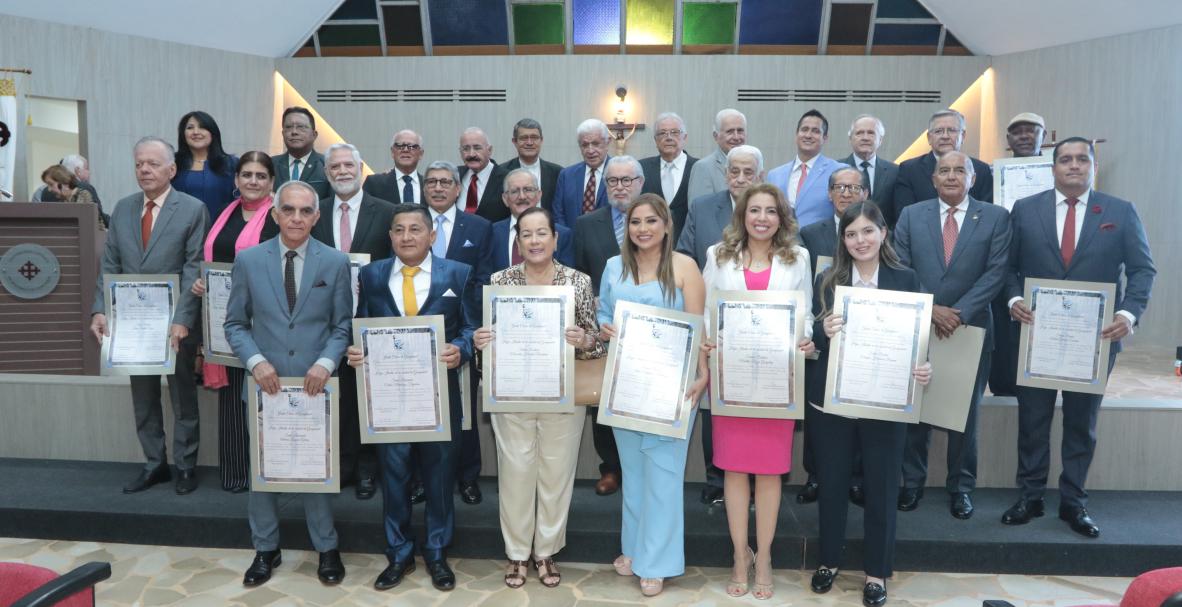 Junta Cívica de Guayaquil Luz de Libertad entrega reconocimientos