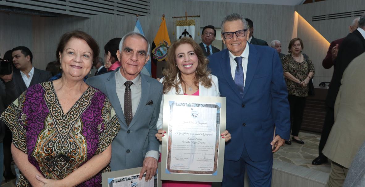 Junta Cívica de Guayaquil Luz de Libertad entrega reconocimientos
