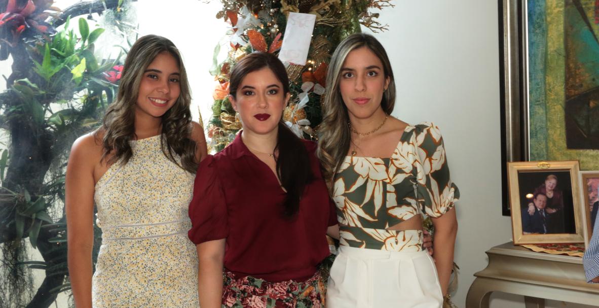 Familia Ortiz Montenegro, bendición de su casa