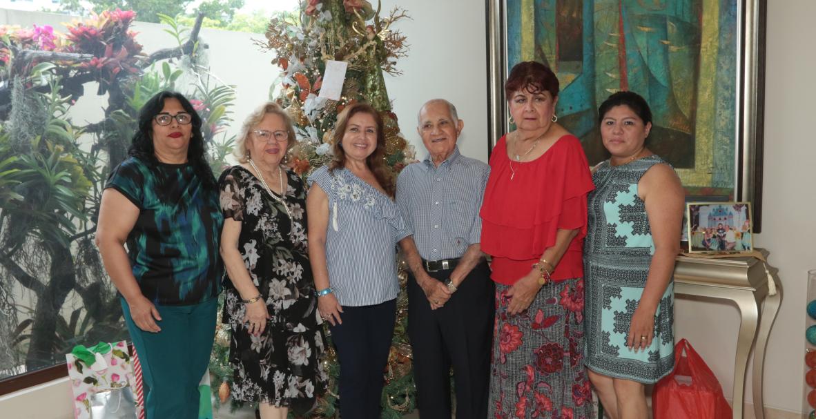 Familia Ortiz Montenegro, bendición de su casa