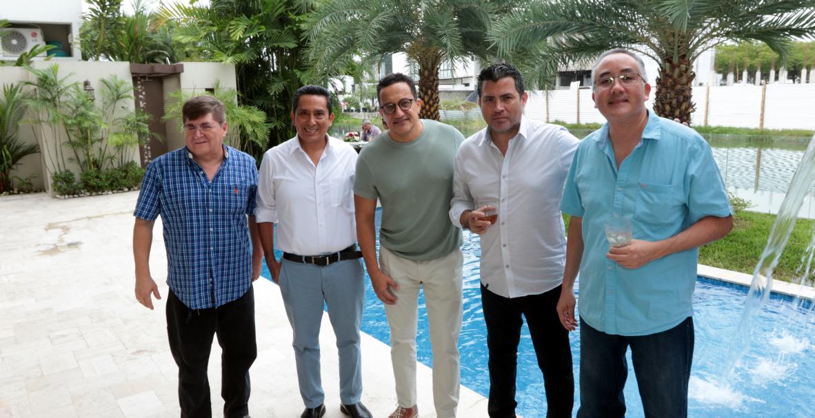 Familia Ortiz Montenegro, bendición de su casa