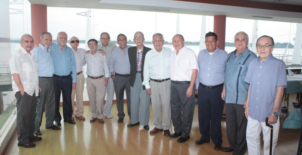 Lasallanos celebran 60 años de graduados