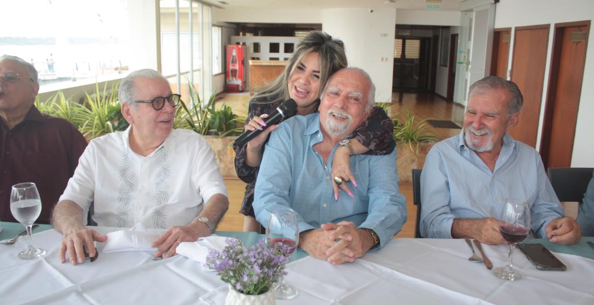 Lasallanos celebran 60 años de graduados