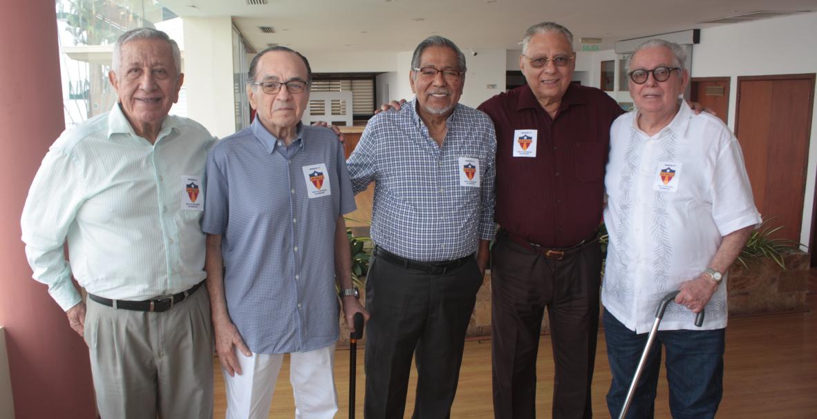 Lasallanos celebran 60 años de graduados
