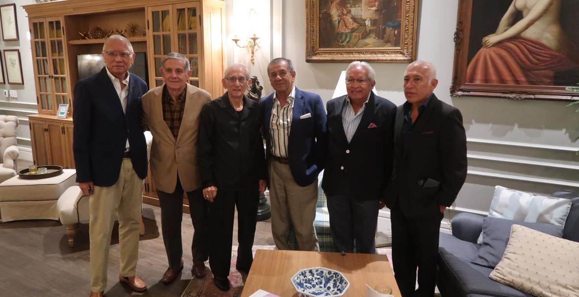 Alexis Jijón celebra su cumpleaños con una cena para caballeros en Hotel del Parque