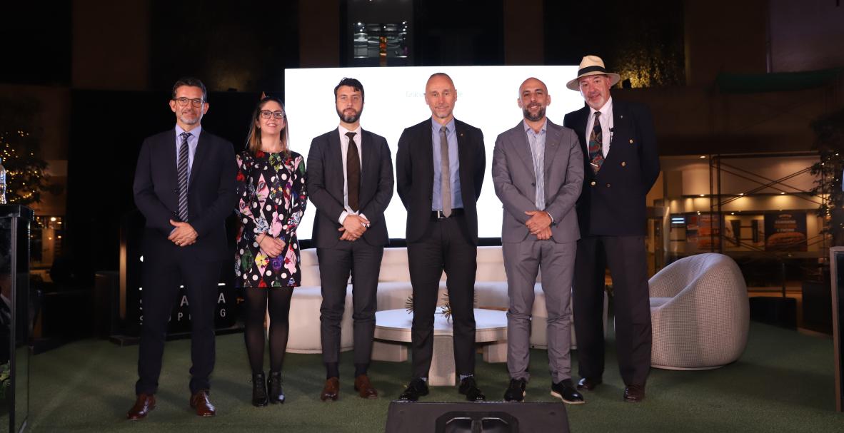 Exposición fotográfica '100 vasi di design italiano'