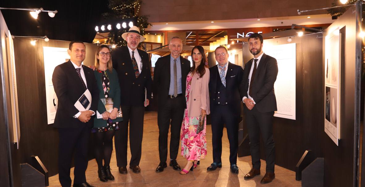 Exposición fotográfica '100 vasi di design italiano'