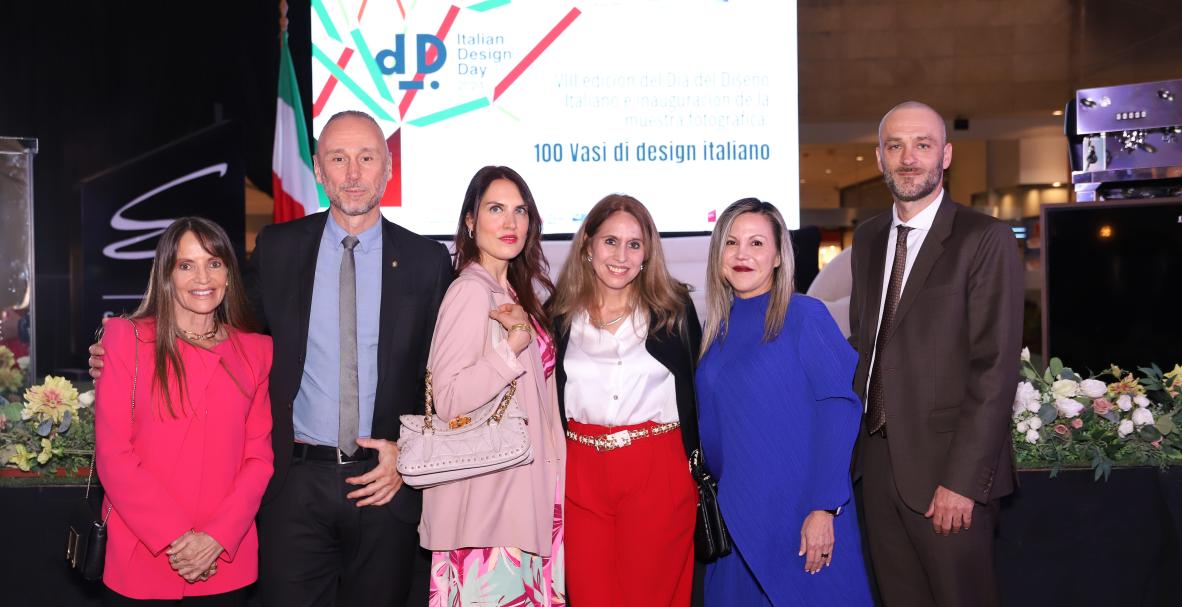 Exposición fotográfica '100 vasi di design italiano'