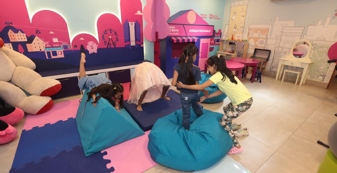 Banco Guayaquil dona sala de juegos a la Fundación Ronald McDonald