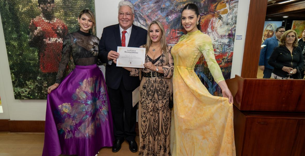 María del Mar Proaño participó en la VII Bienal Internacional de Pintura de Guayaquil Álvaro Noboa Pontón, organizada por el museo Luis Noboa Naranjo.