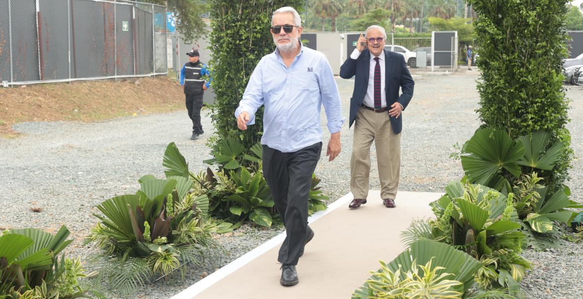 Primera piedra Yoo Guayaquil