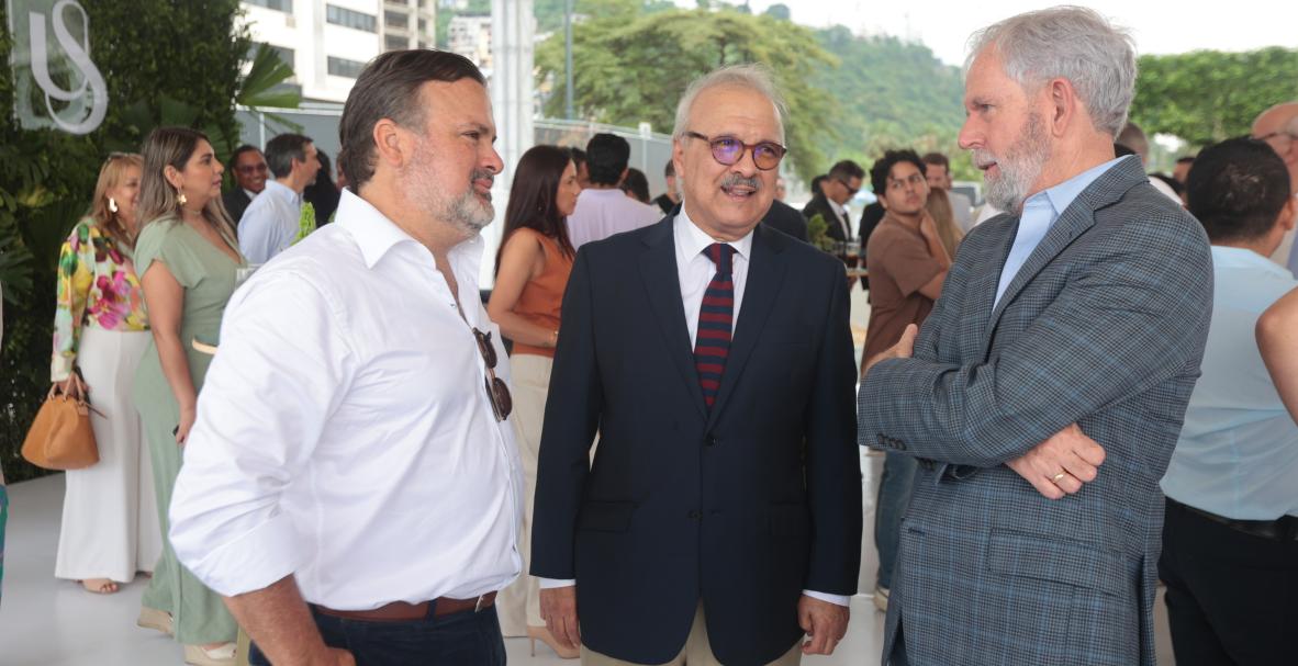 Primera piedra Yoo Guayaquil