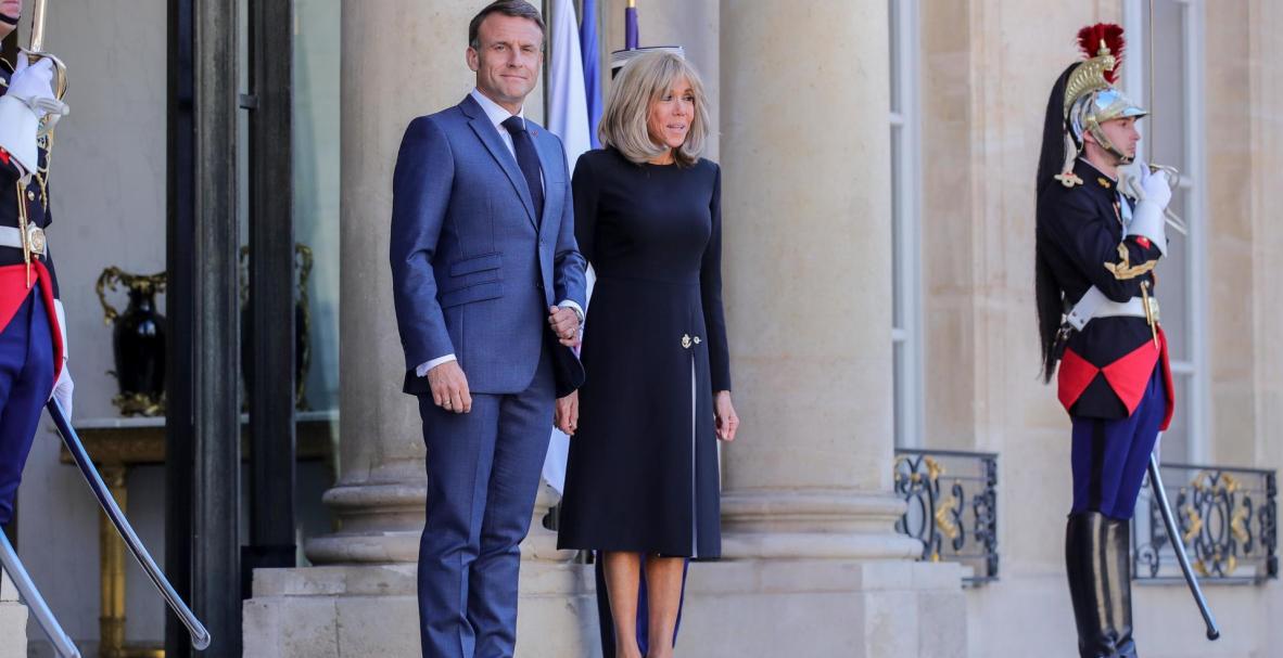Macron y su esposa