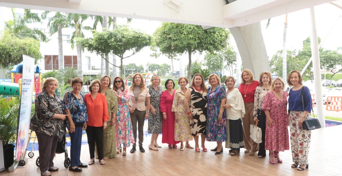 Voluntarias del Club ABC se reúnen en el Anexo del Tenis Club en Samborondón