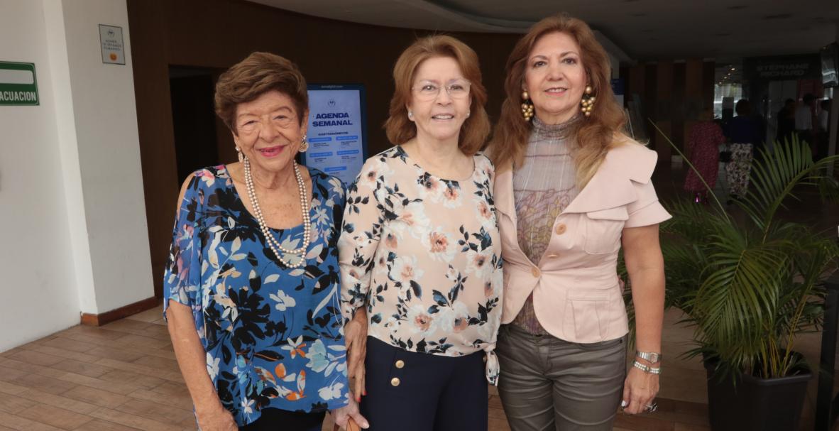 Voluntarias del Club ABC se reúnen en el Anexo del Tenis Club en Samborondón