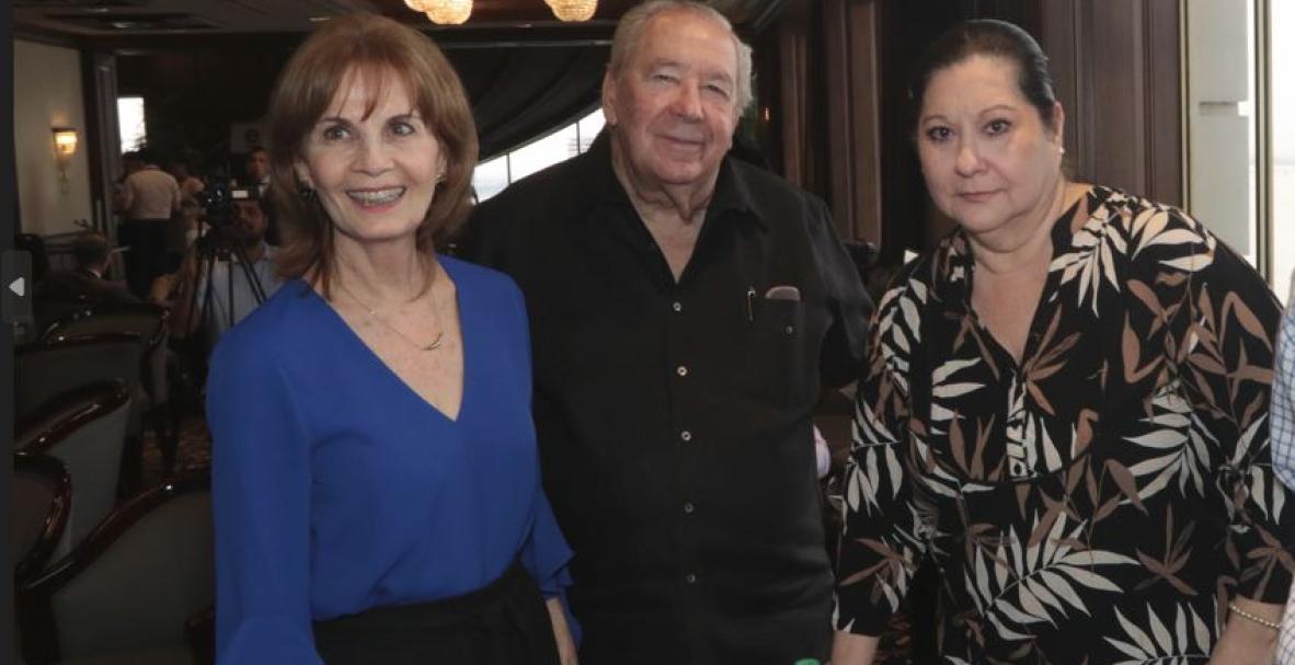 Politiza2 en vivo en el Bankers Club