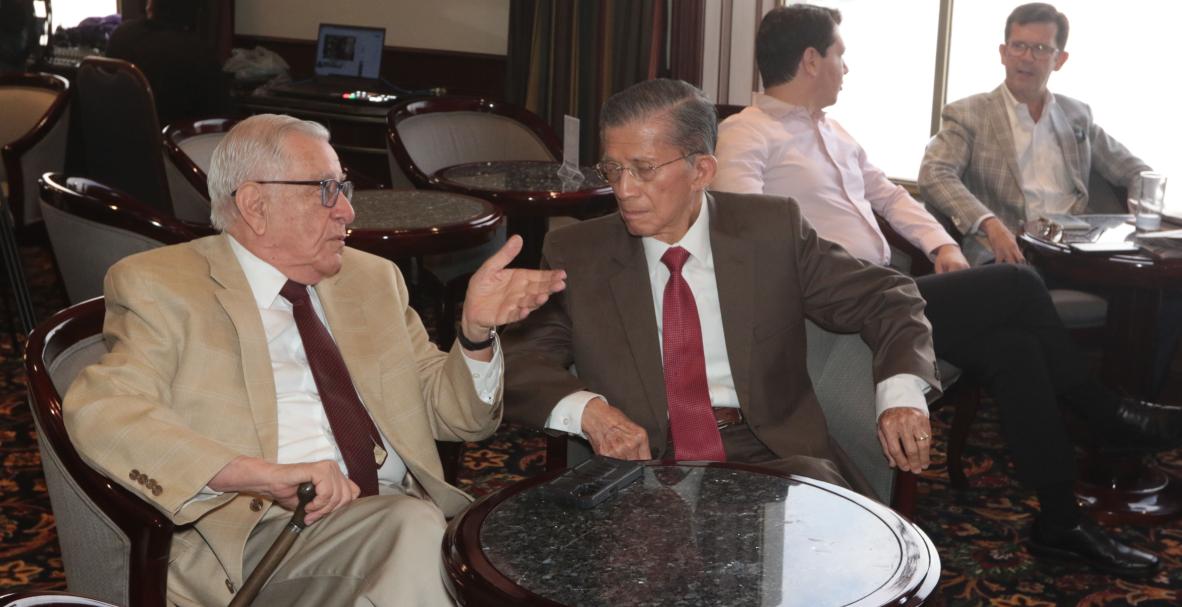 Politiza2 en vivo en el Bankers Club