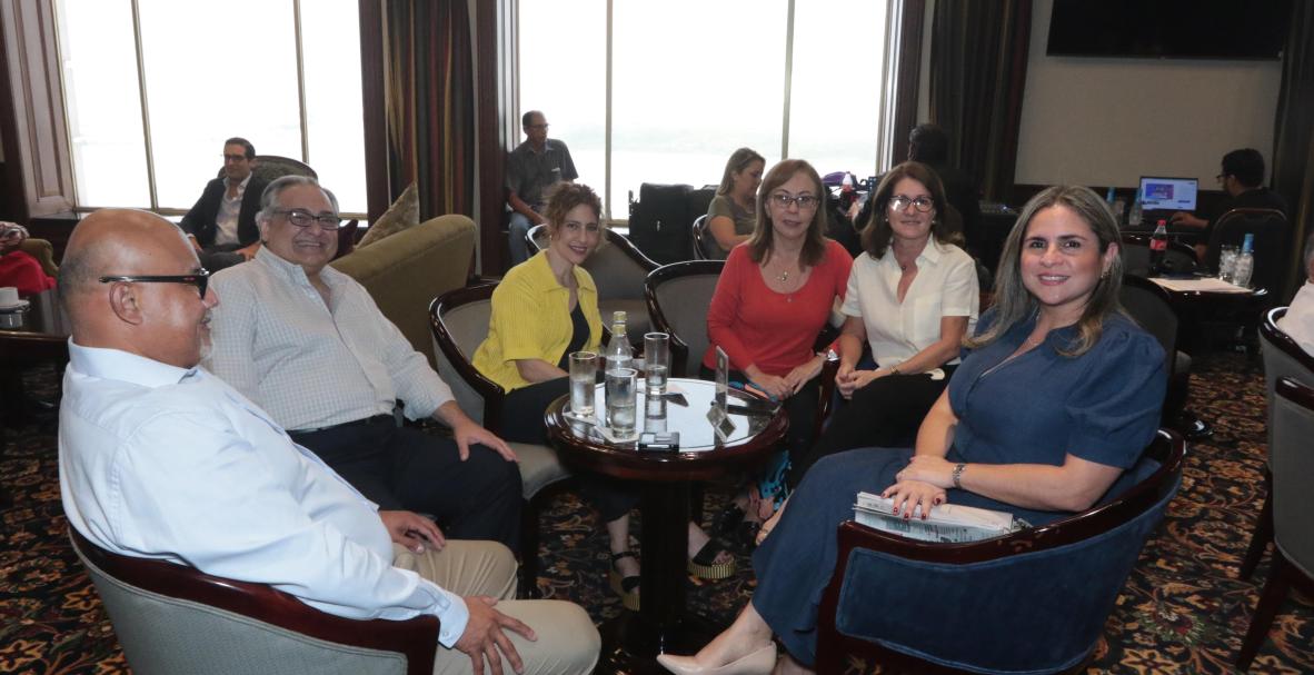 Politiza2 en vivo en el Bankers Club