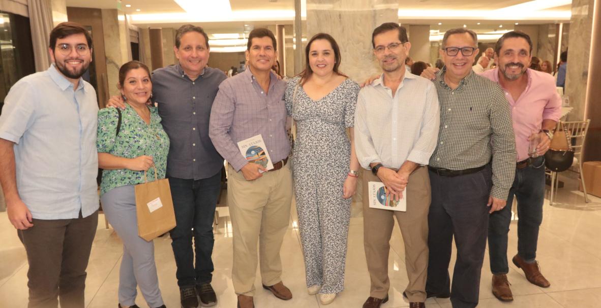 Padre Felipe Ríos lanza el libro Sin Atajos