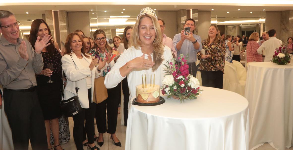 Padre Felipe Ríos lanza el libro Sin Atajos
