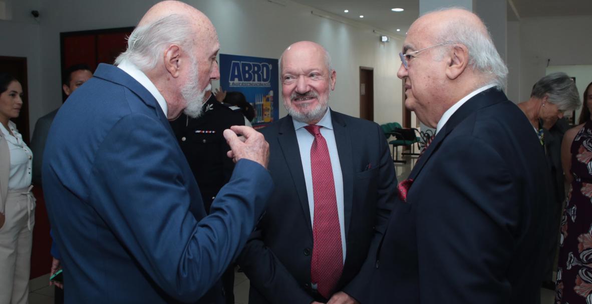 Embajada de Francia celebra Día Nacional, en la Alianza Francesa de Samborondón. Despedida del embajador Frédéric Desagneaux