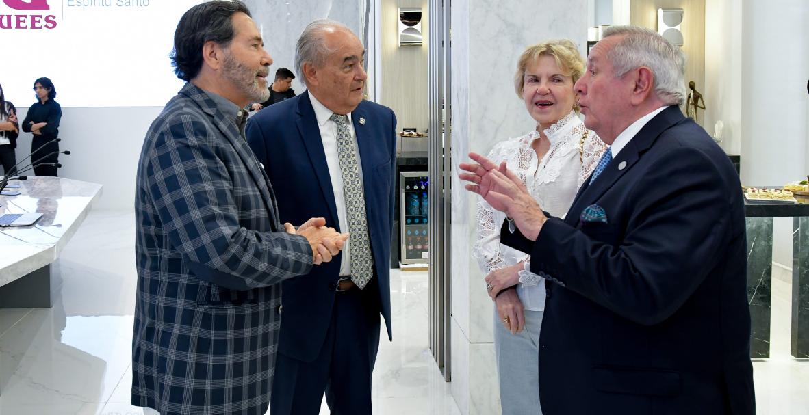 UEES: Develizamiento de retratos de exrectores