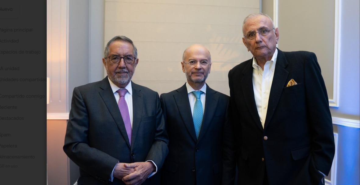 Conversatorio del dr. Hernán Pérez Loose, en el Club de la Unión de Quito